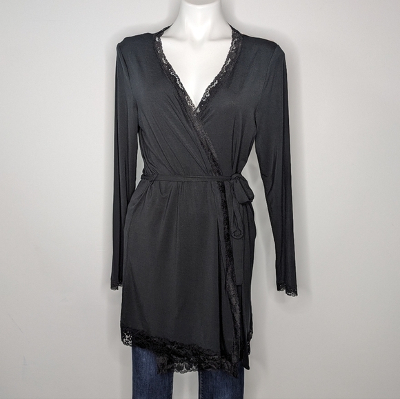NWT Victoria's Secret Black Lace Trim Lightweight Long Sleeve Robe M/L - Picture 1 of 7